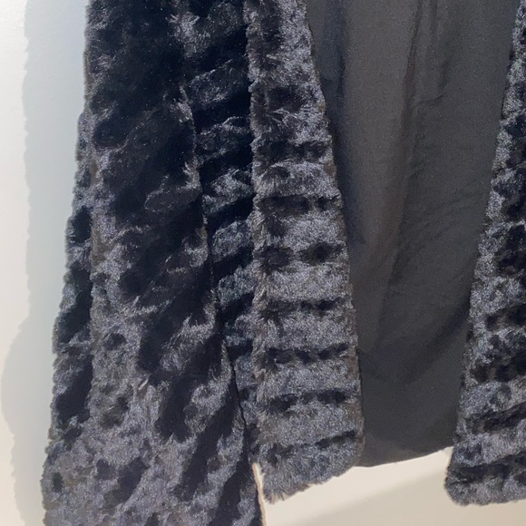 Faux Fur Vest - Picture 2 of 5